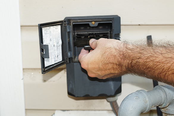 Disconnecting air conditioning condenser unit fuse from fuse box