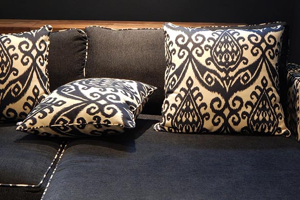 Interior design ideas with throw pillows