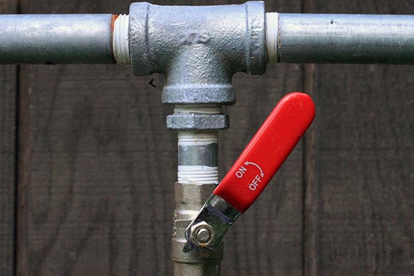 Water and plumbing leak shut off valve